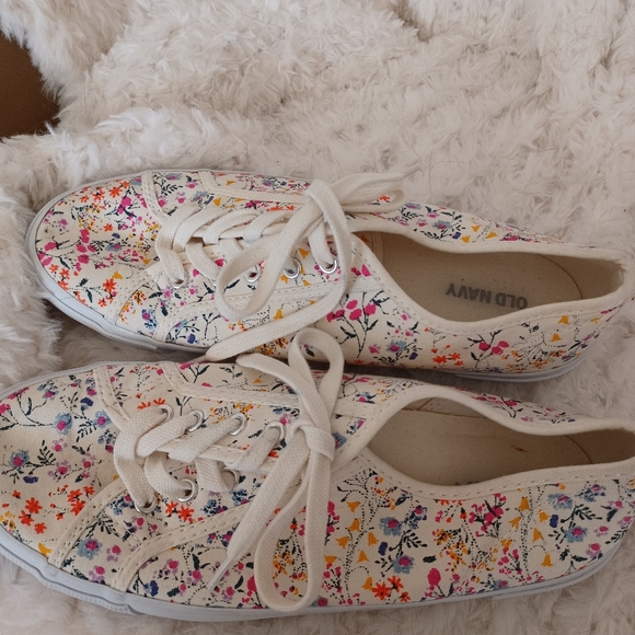 Summer sale Old navy sneakers - Picture 2 of 4